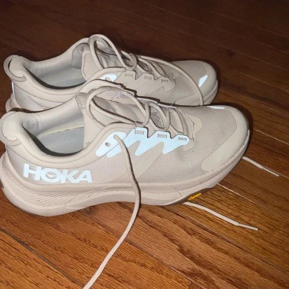 HOKA TRANSPORT SHOES IN eggnog